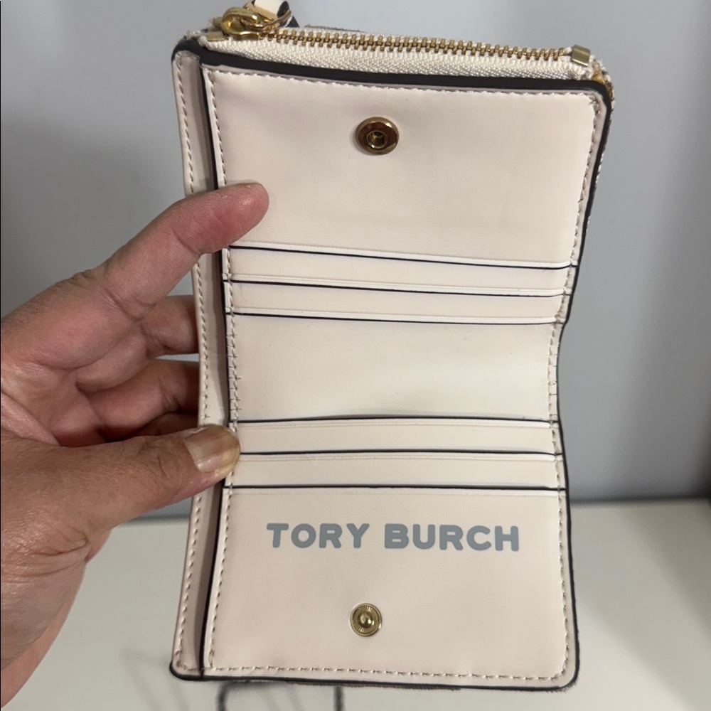 Tory Burch Gemini Link Pattern Wallet with Gold Accent GUC - Picture 4 of 7